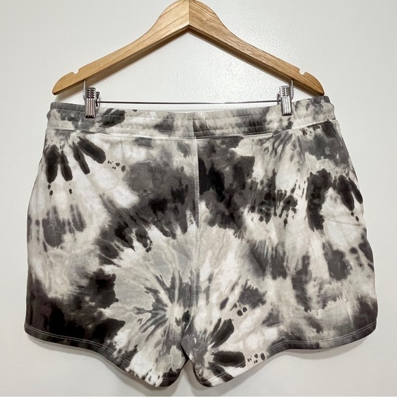 Ardene Curve Gray Tie Dye Fleece Shorts Size 1X - Picture 4 of 8